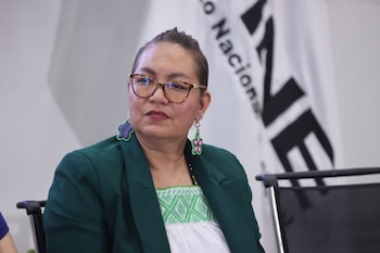 Claudia Arlett Espino deja la Secretaría Ejecutiva del INE por motivos de salud.