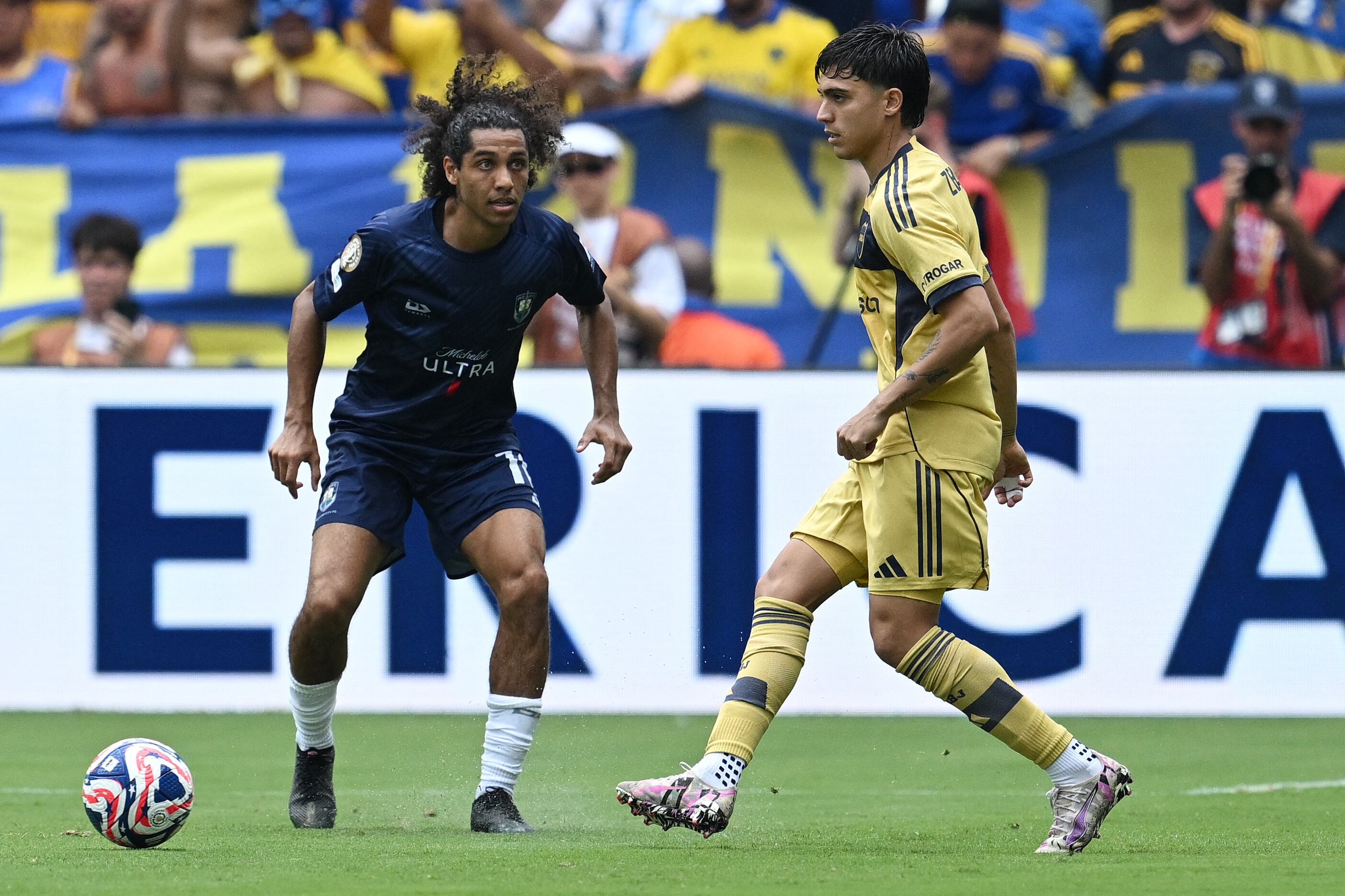 Exequiel Zeballos buscó ser el conductor por la banda derecha