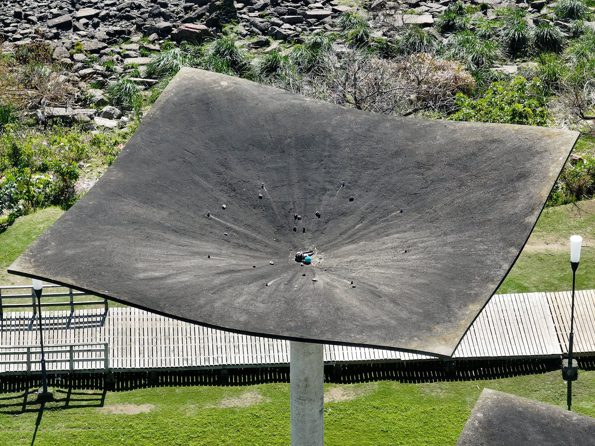 Las dos bóvedas cáscara del monumento miden nueve metros de lado, tienen nueve centímetros de espesor y se apoyan en columnas huecas (Gentileza PGB INTEGRATED AIR OPERATIONS SRL)
