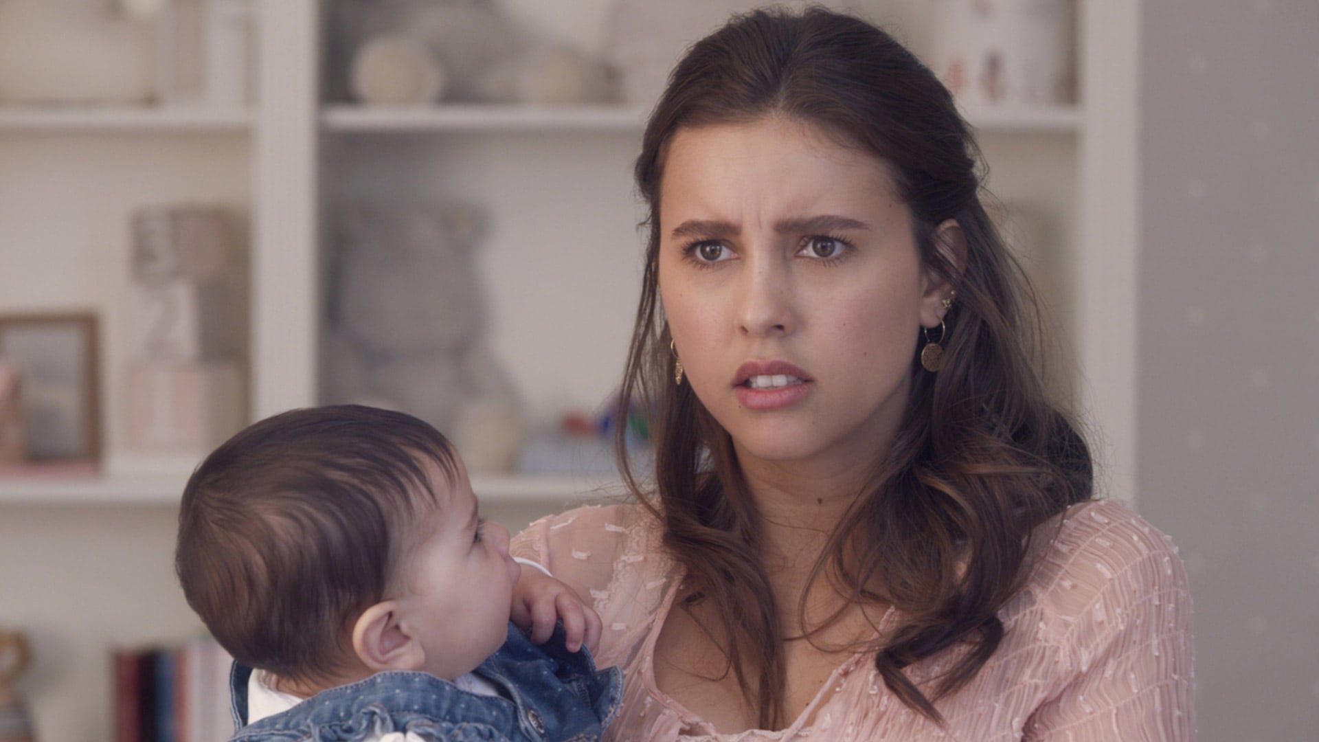 Paulina Goto estudió actuación en el CEA de Televisa y en el Stella Adler Studio de Nueva York, además de practicar gimnasia rítmica de alto rendimiento. NETFLIX © 2020