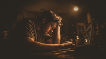 Pasó 8 horas al día