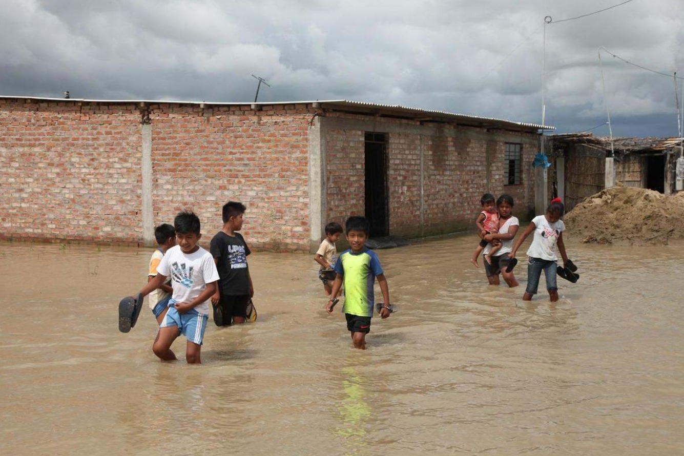 Las inundaciones pueden interrumpir el acceso de niñas y niños a escuelas, centros de salud y otros servicios básicos en las zonas de mayor riesgo frente a El Niño. (UNICEF)