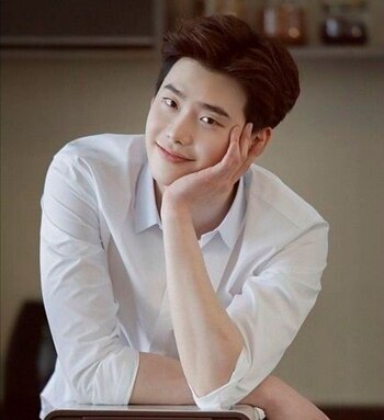 Lee Jong-suk regresa con nueva