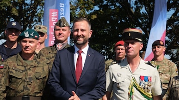Polonia vuelve a desplegar cazas para proteger su espacio aéreo ante los ataques rusos contra Ucrania