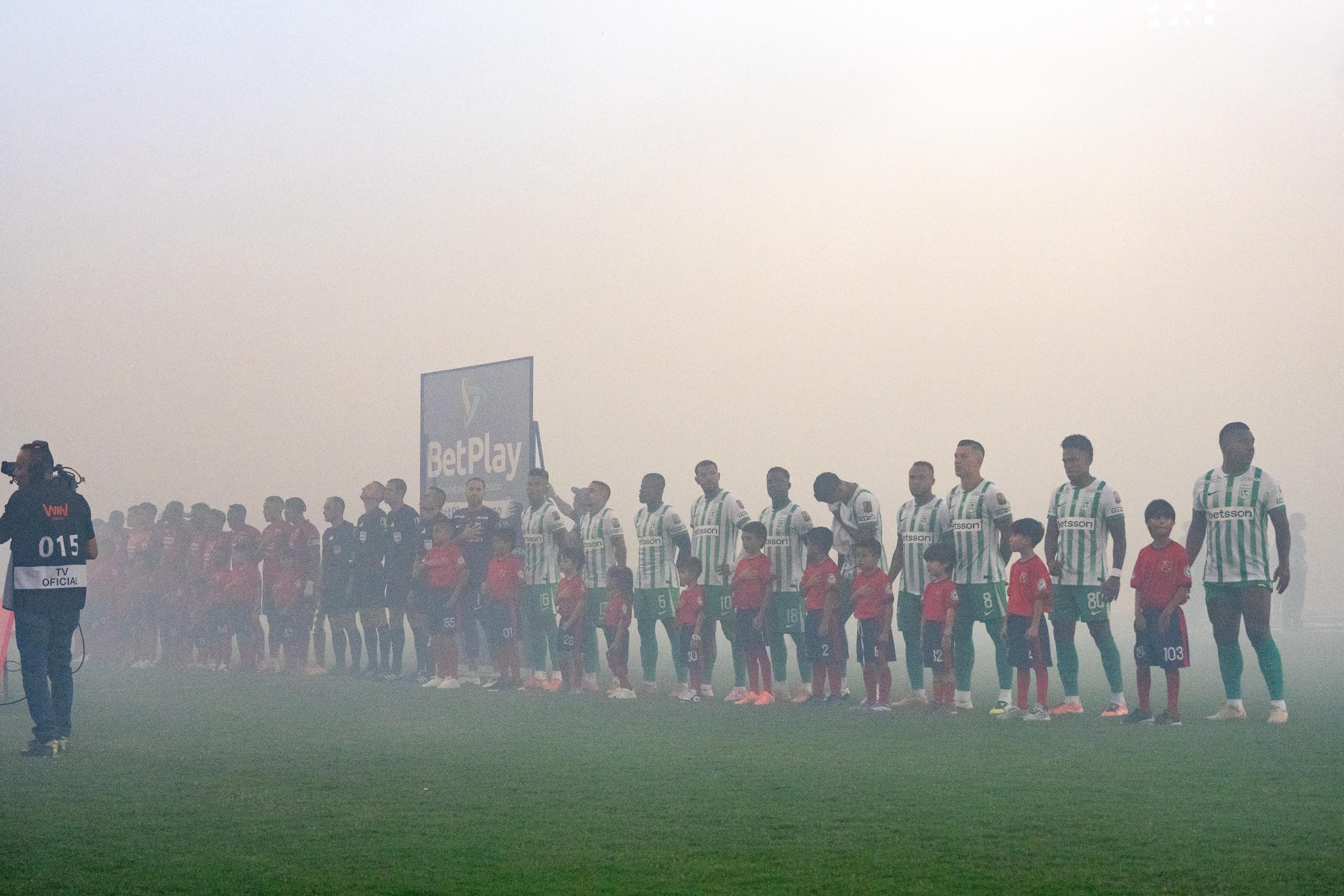Analista deportivo Carlos Vélez critica uso de pirotecnia en final de la Copa Colombia