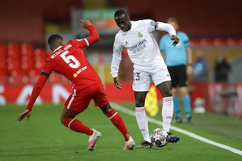 Ferland Mendy podría reforzar a