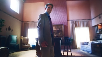 Robert Pattinson encarna a Chris Hansen en el tráiler final de ‘Primetime’