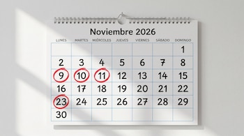 Calendario de pared de noviembre de 2026 colgado en una pared blanca, con los días 9, 10, 11 y 23 encerrados en círculos de color rojo.
