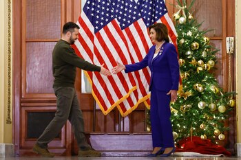 Zelensky saluda a Nancy Pelosi