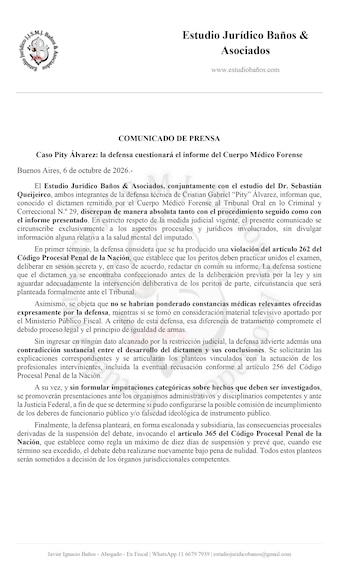 Un comunicado de prensa impreso en una hoja blanca con el logotipo del Estudio Jurídico Baños y Asociados en el encabezado