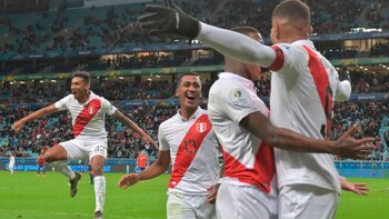 Perú derrota por 3-0 a