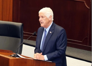 El presidente de la Comisión Nacional de Reformas Electorales, magistrado Narciso J. Arellano Moreno, entregó a la Asamblea Nacional el proyecto de modificaciones al Código Electoral, para las elecciones generales del 6 de mayo de 2029. (TE)