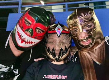Vivieron las emociones de la lucha libre, algo que concretaron en familia - crédito @karylamas / IG