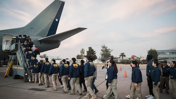 Llegaron a Bogotá los primeros colombianos expulsados masivamente de Chile: por qué el gobierno de Kast los sacó del país