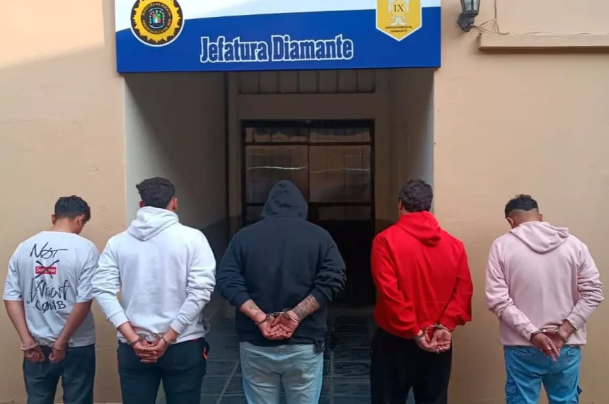 Cinco adultos quedaron detenidos en el marco de una investigación por el crimen de un hombre de 31 años (Elonce)
