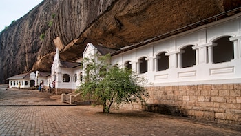 Cuevas y Templo de Oro