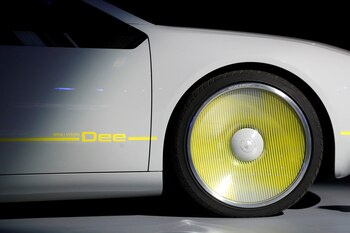 La visión de BMW de una Experiencia Emocional Digital (Digital Emotional Experience) es el concepto que encamina esta inciativa de integrar IA en sus vehículos para satisfacer la experiencia del usuario. (Foto: REUTERS/Steve Marcus)