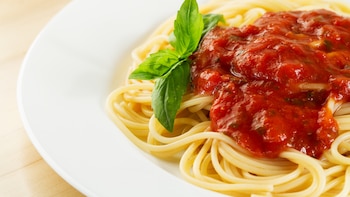 Receta de tallarines rojos con atún