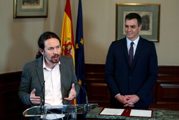 Iglesias habla a los periodistas,