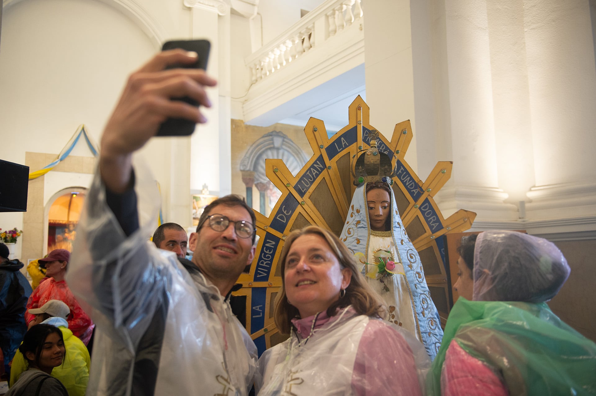 Peregrinación a Luján 2026: fieles avanzan bajo lluvia; misa central a las 7