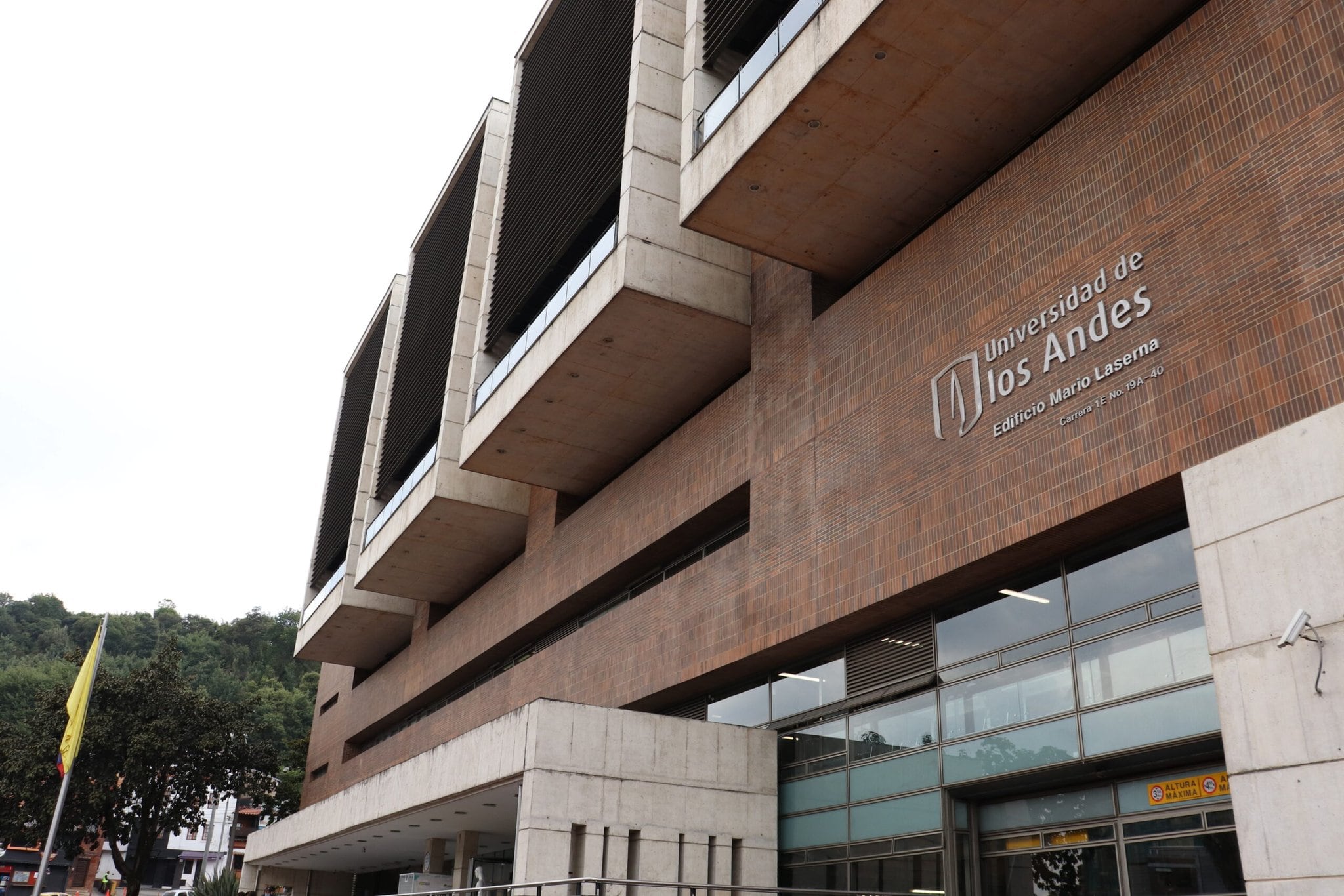 La Universidad de los Andes cayó 33 puestos en el ranking global, aunque lidera en empleabilidad a nivel nacional - crédito redes sociales