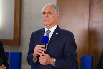 El mandatario afirmó que la prioridad es recuperar la sostenibilidad financiera de la estatal eléctrica. (FOTO: Presidencia de Honduras)