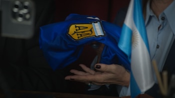 Natalia Oreiro y Jorge Marrale protagonizan el estreno nacional de “La Casaca de Dios” sobre la legendaria camiseta de Diego Maradona