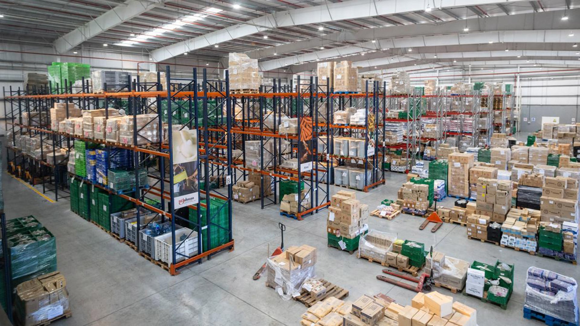 El Banco acepta alimentos tanto secos como frescos, pero rechaza los vencidos y requiere que toda etiqueta sea legible y clara