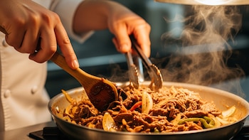 Cómo preparar carne desmenuzada: siete recetas clásicas y originales para cada comida