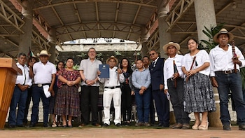 Presidente de Guatemala firma agenda de desarrollo para Alta Verapaz