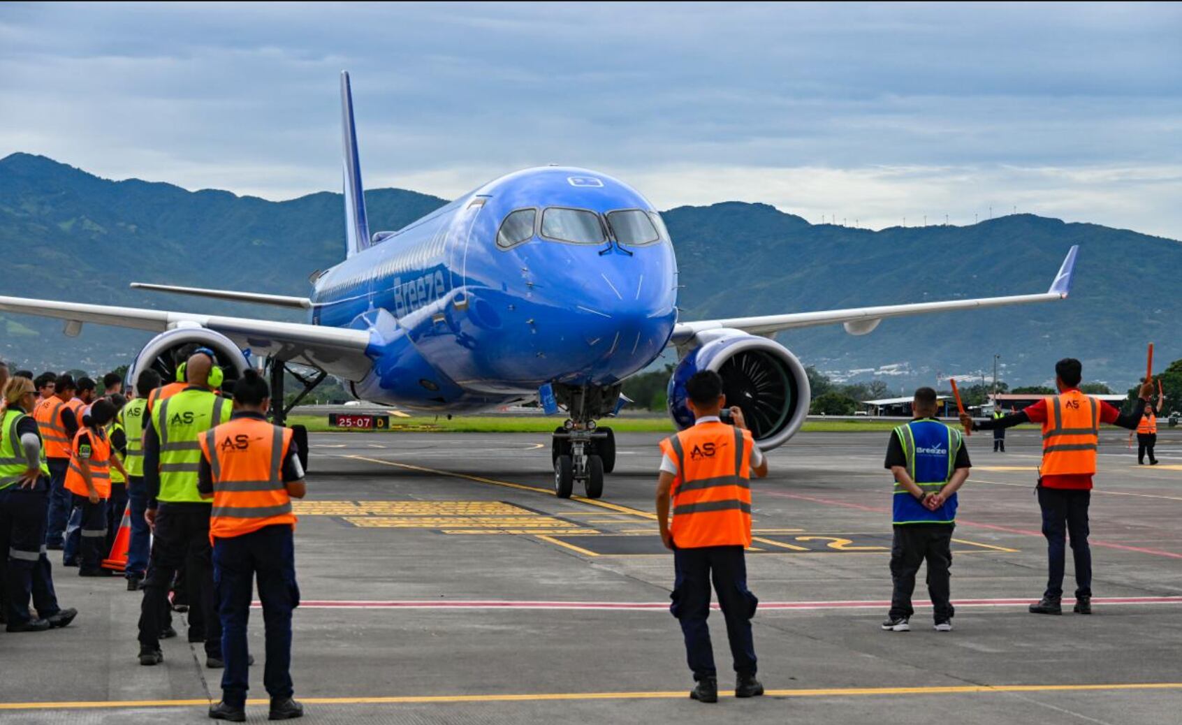 Breeze Airways inició oficialmente sus operaciones en Costa Rica el 3 de octubre de 2026, con vuelos directos procedentes de Tampa, Florida. Crédito: AERIS