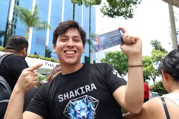 Fanáticos de Shakira se encuentran