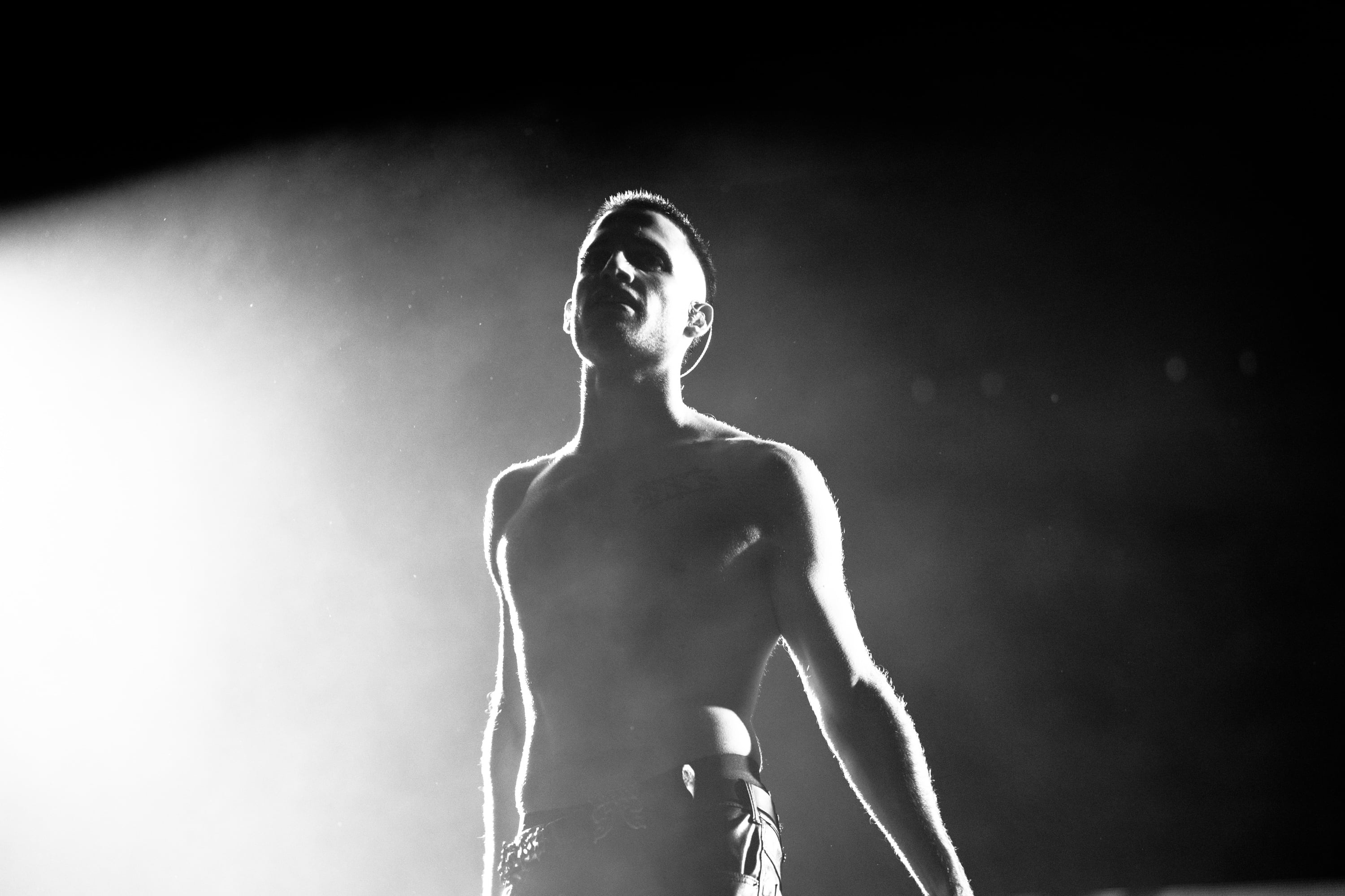 Wos protagonista de una historia de amor psicodélica