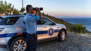 Qué hacen un agente finés, otro rumano y un griego en Ceuta: “Los operativos de Frontex no son policías, no tramitan expulsiones, solo entrevistan y trazan nacionalidades”