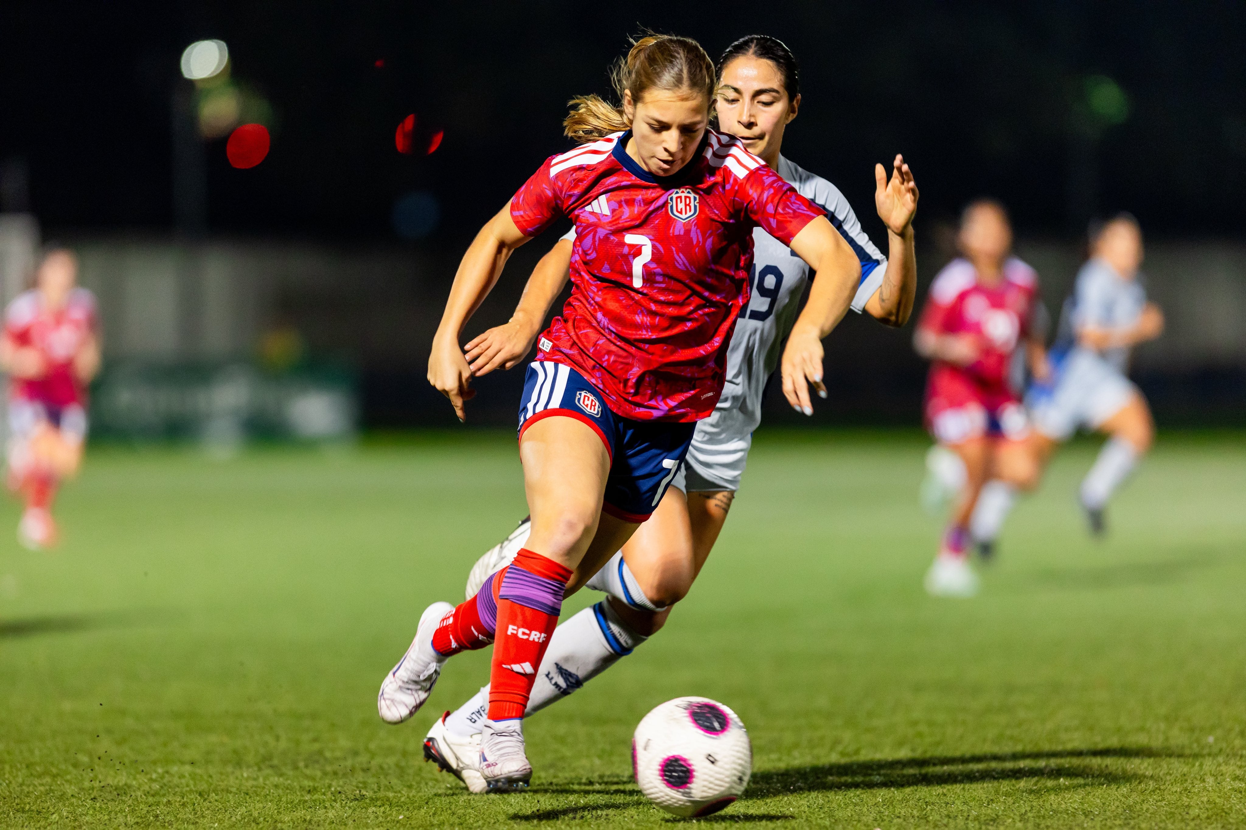 Emma Azofeifa logró consolidarse en la selección Mayor de Costa Rica antes de recibir el primer llamado para representara a Argentina (@emmaazofeifaa)