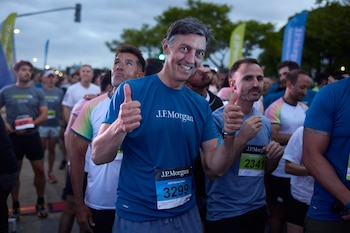 Facundo Gómez Minujín, Senior Country