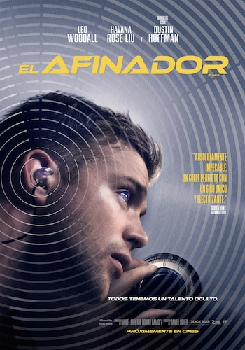 Cartel de la película "El Afinador" que muestra a Leo Woodall de perfil con un auricular en la oreja, girando un dial, y ondas de sonido