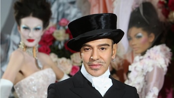 El Met de Nueva York eligió al diseñador John Galliano como protagonista de su próxima exposición de moda