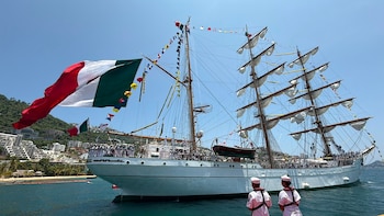 El Buque Escuela Velero Cuauhtémoc (BE-01) partió este miércoles de Acapulco, Guerrero, a bordo para el Crucero de Instrucción "Pacífico Norte 2026". Crédito: Alejandra Huitron