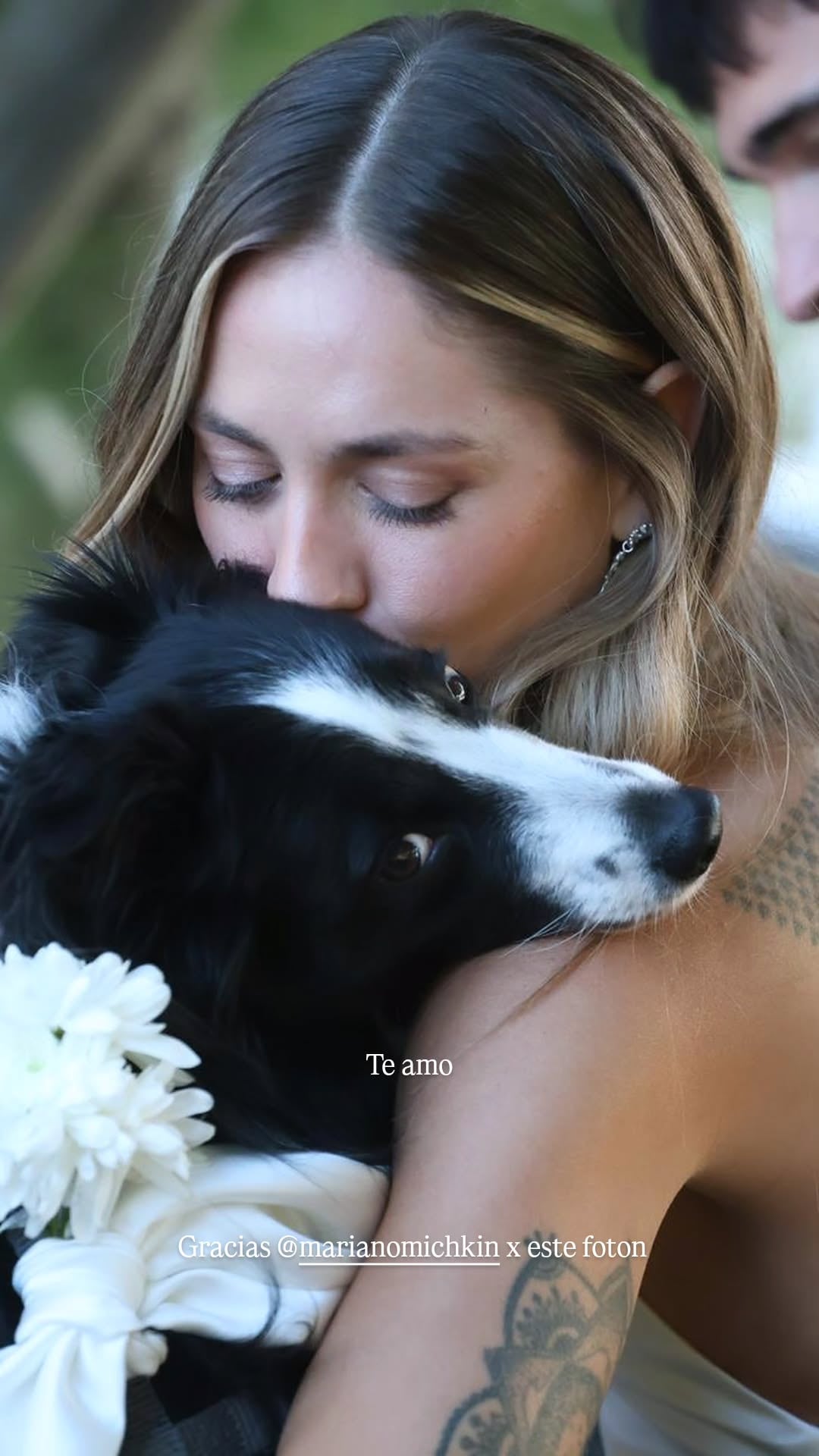 La emotiva boda de Rocío Igarzábal reunió a ex protagonistas de Casi Ángeles, generando nostalgia y furor en redes sociales con cada foto del evento