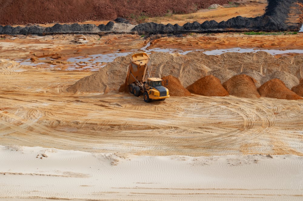 Hoy, el costo de la arena de lejanía puesta en el yacimiento ronda los 185 dólares por tonelada. Esta cifra representa más del doble de lo que cuesta en Permian (Estados Unidos), la cuenca homóloga a Vaca Muerta (Foto: Shutterstock)