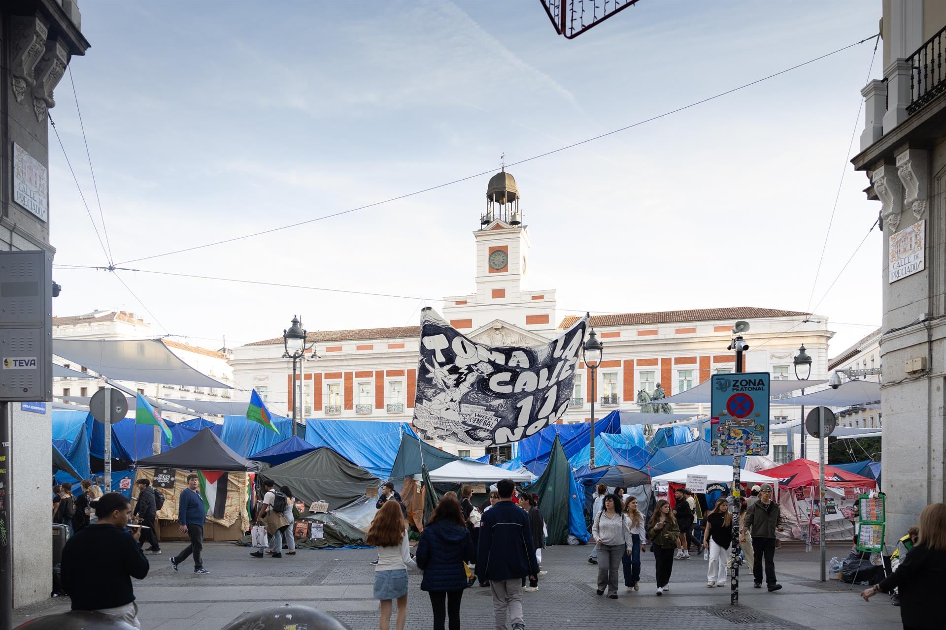 La mayoría de los acampados de Sol comienza a abandonar la plaza para trasladar el movimiento "a los barrios"