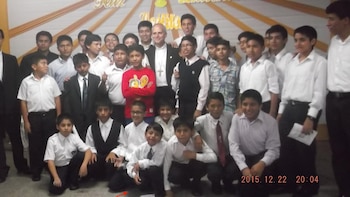 El acólito más joven de Chiclayo, elegido por el hoy Papa León XIV, estudia Derecho con Beca 18
