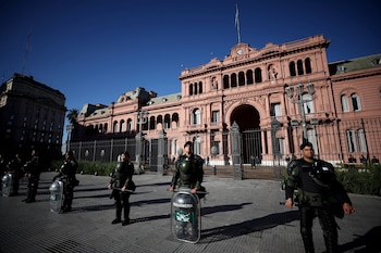 Gendarmes custodiando Casa Rosada (REUTERS/Agustin