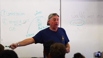 Greg Glassman renunció como CEO