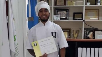 Juan, tras obtener su título