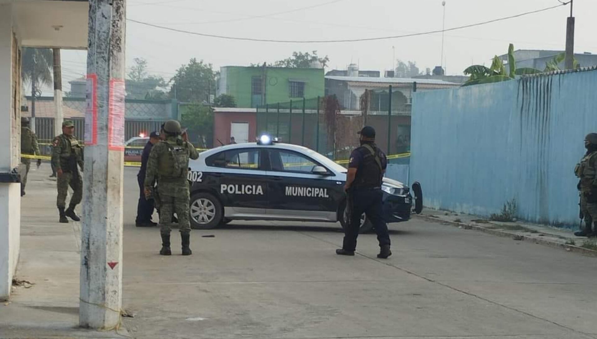 La escena fue resguardada por agentes de la Policía de Macuspana y del Ejército. (Especial)