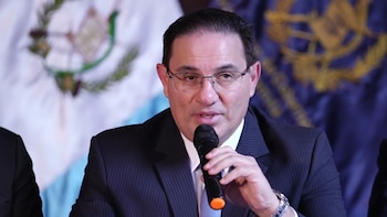 El jefe de la cartera de Gobernación habló del refuerzo policial previsto para agosto. Adelantó compras de radiopatrullas, motocicletas y armas, mientras avanza la dotación de chalecos antibalas para agentes