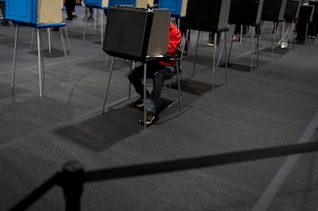 Un votante en el centro