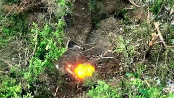 Bombas caen sobre trincheras rusas